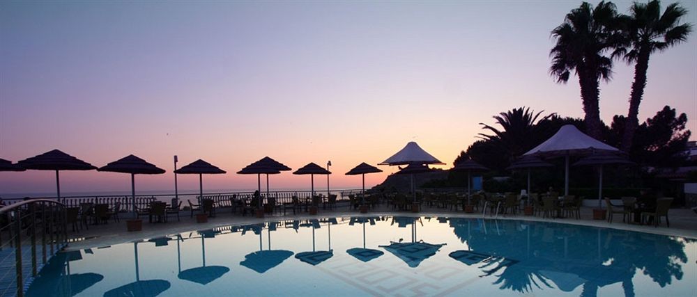 Scoglio Della Galea Village & 4*